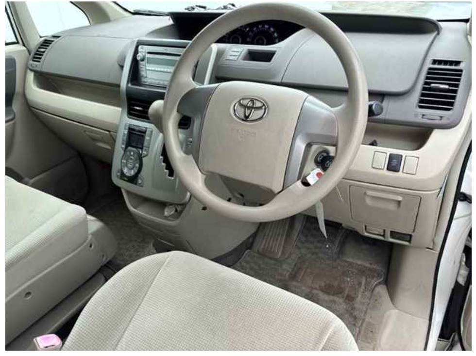 2009 Toyota Noah — photo 8