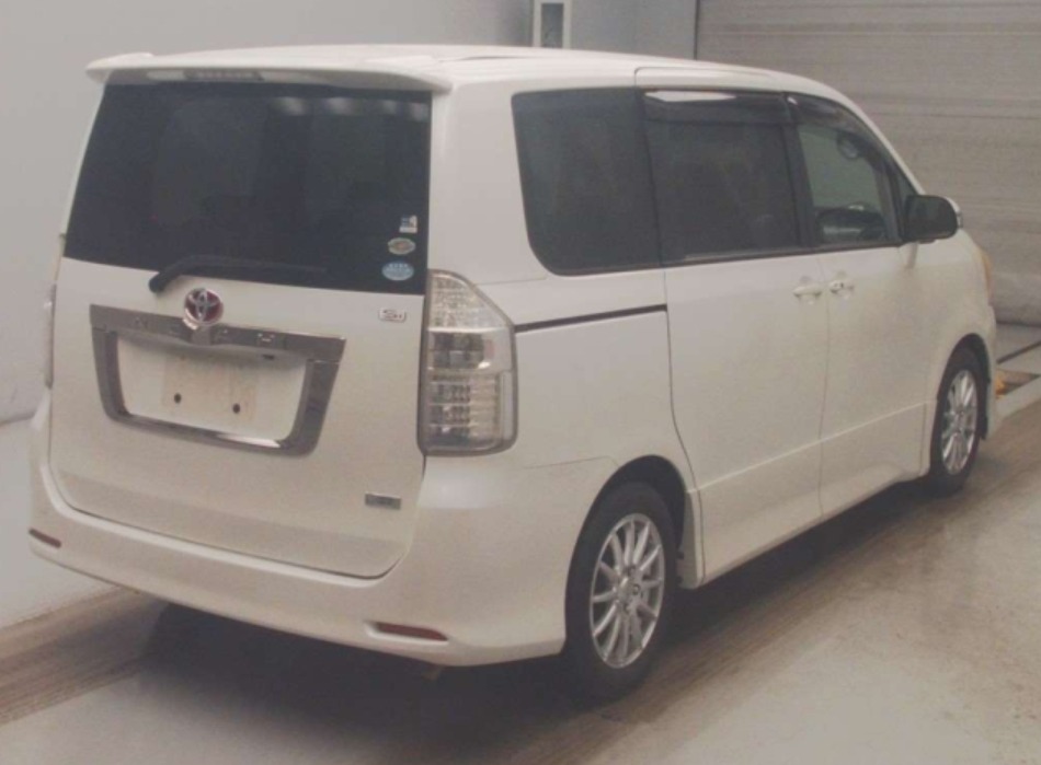 2009 Toyota Noah — photo 3