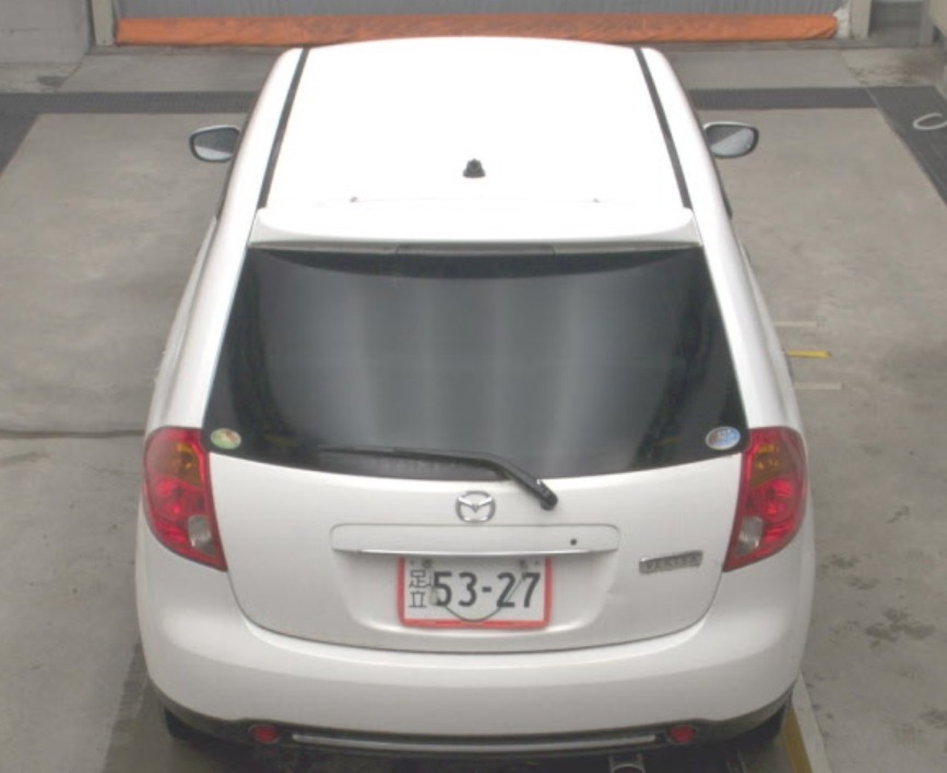 2011 MAZDA Verisa — photo 2