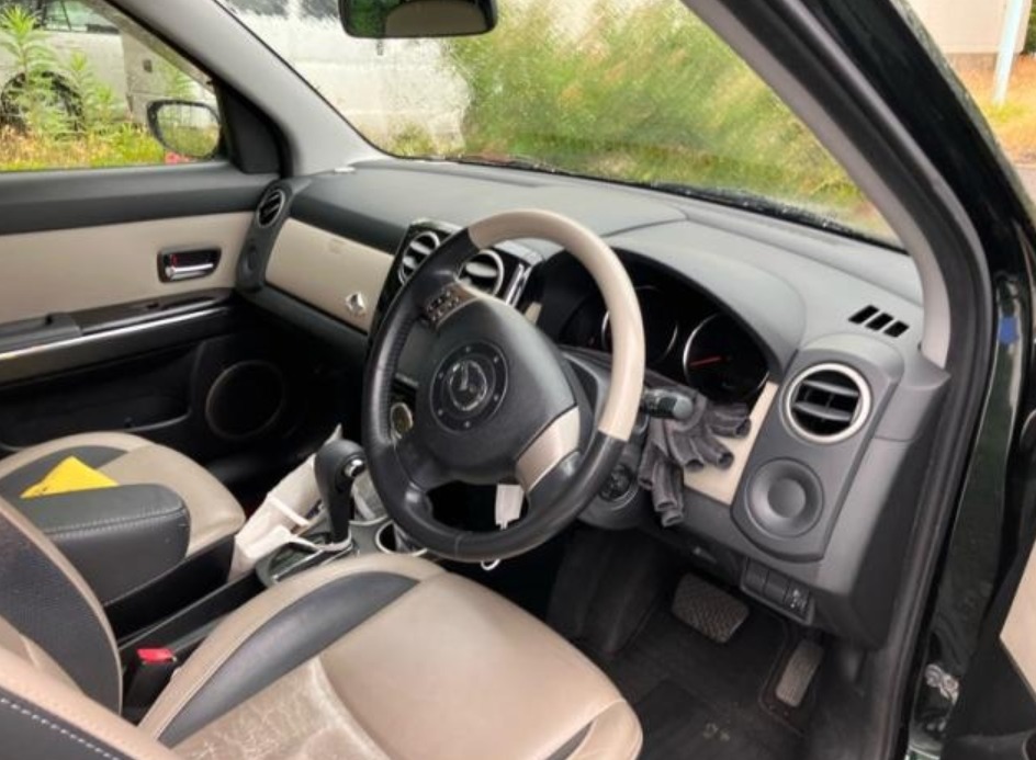 2006 MAZDA Verisa — photo 4