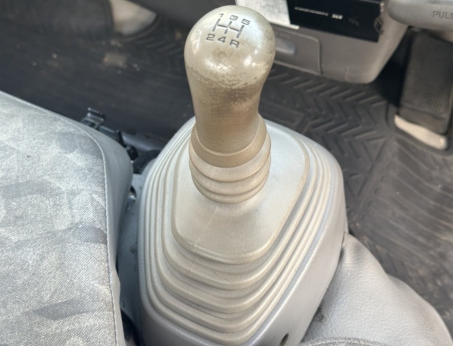 2010 MAZDA Titan — photo 3