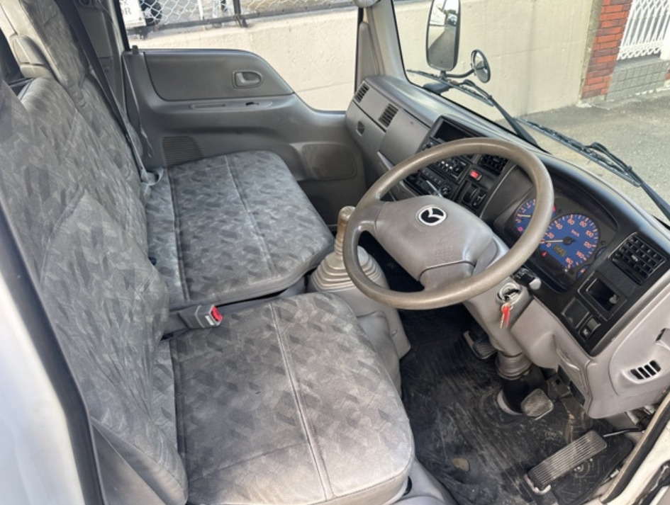 2010 MAZDA Titan — photo 5