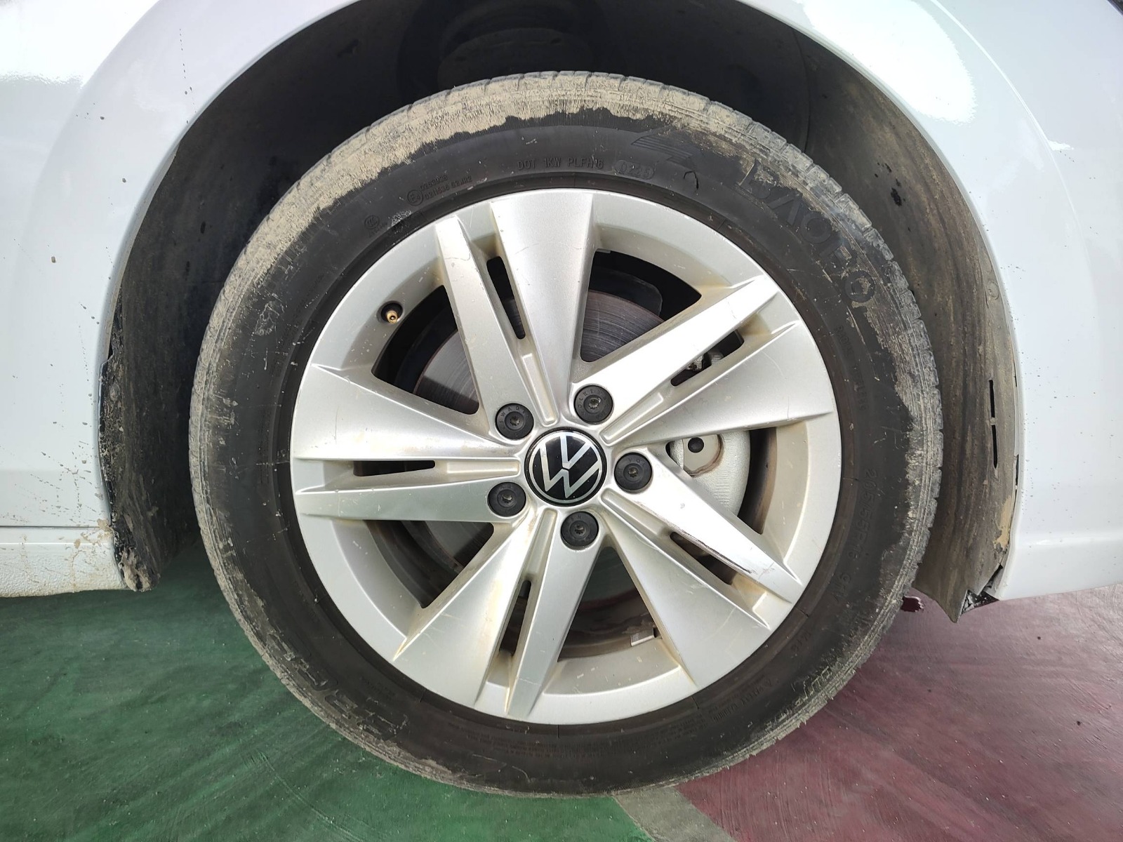2023 Volkswagen Golf — photo 3