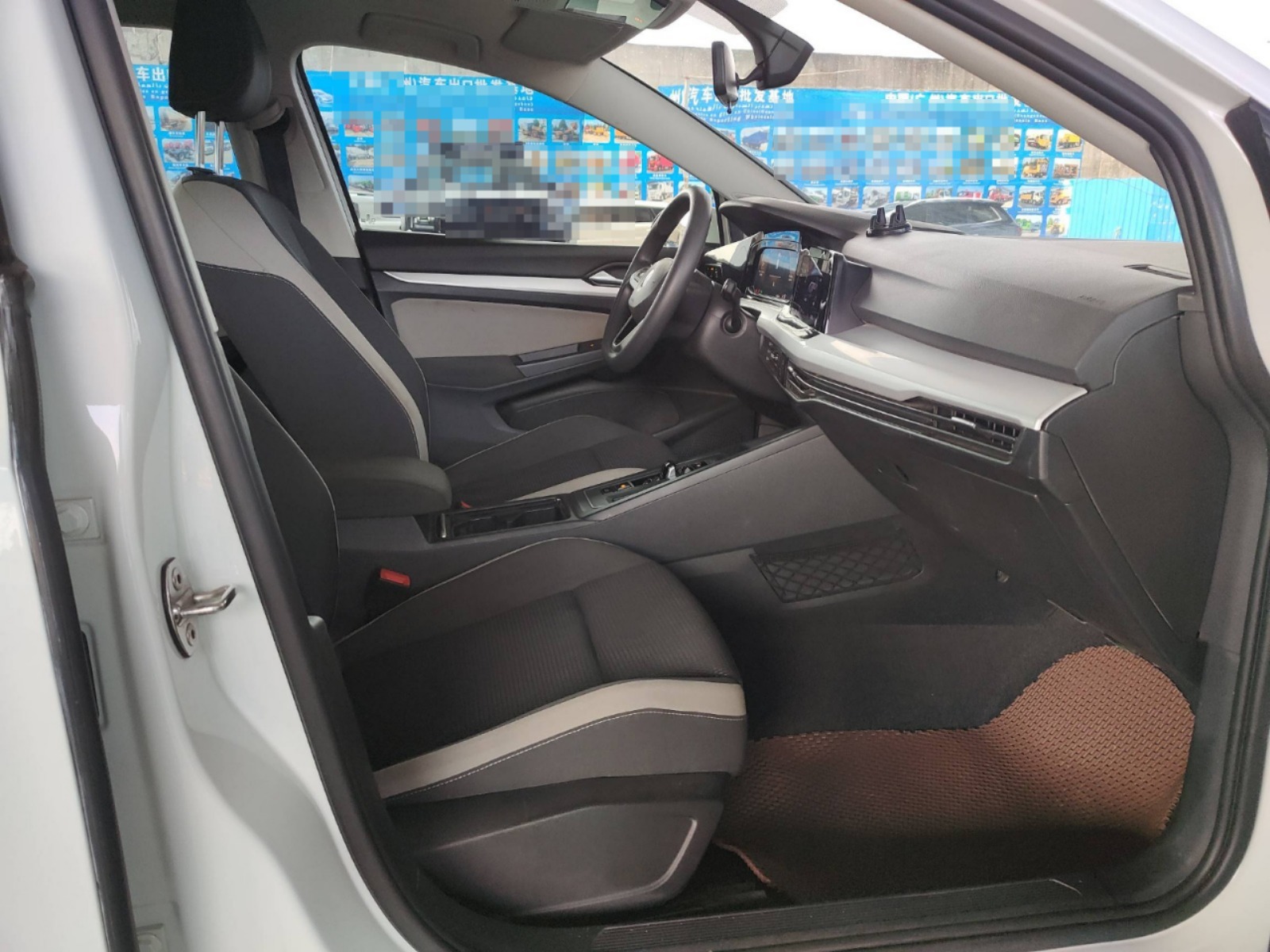 2023 Volkswagen Golf — photo 8