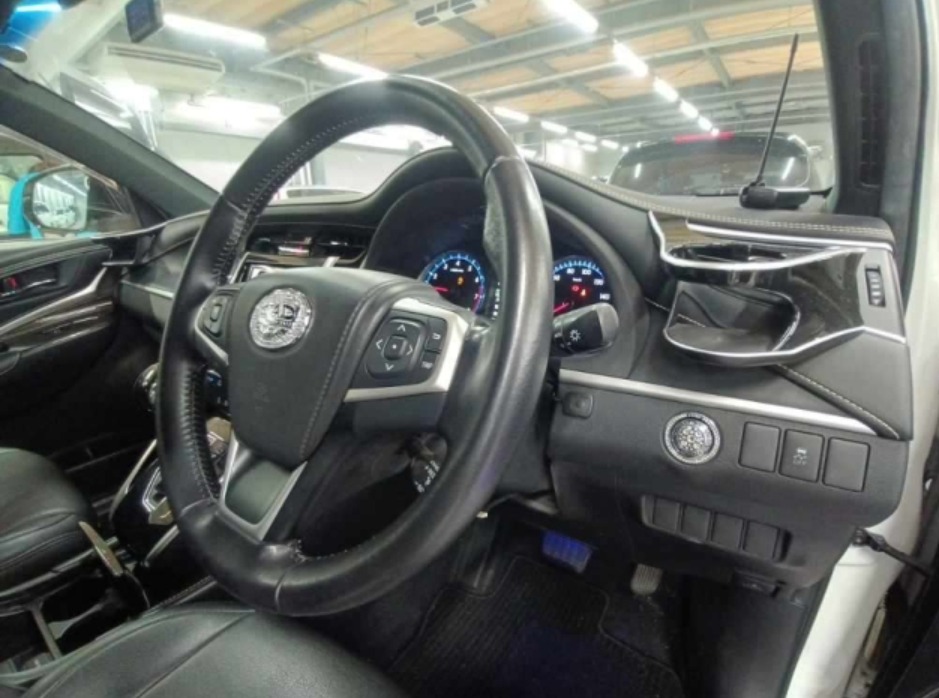 2015 Harrier XU60 — photo 4
