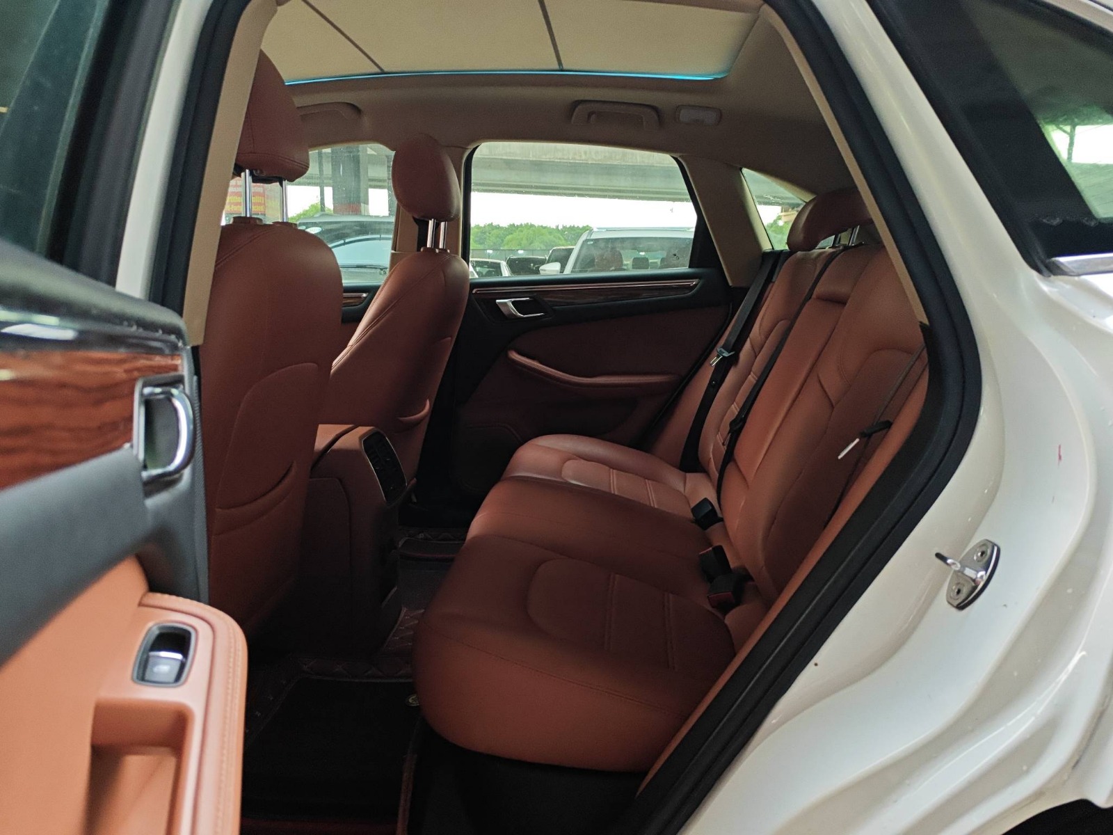 2017 Zotye SR9 — photo 7