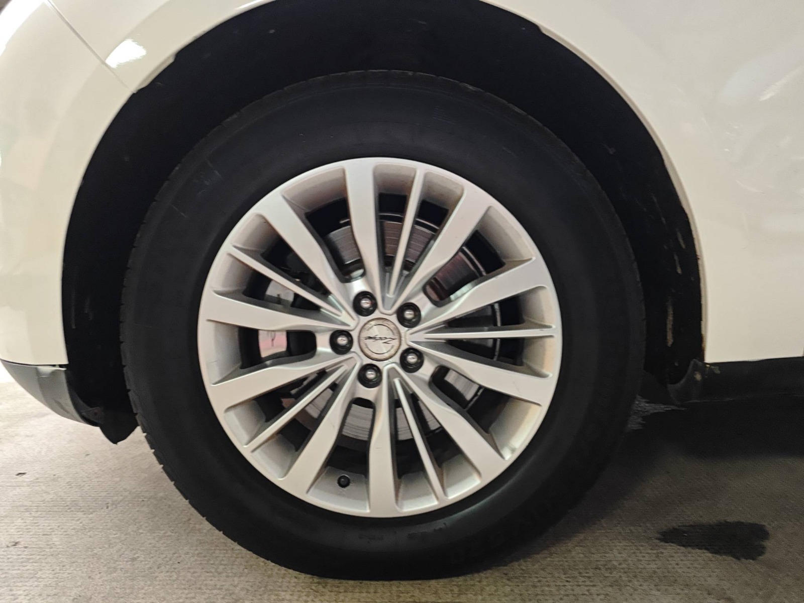 2017 Zotye SR9 — photo 13