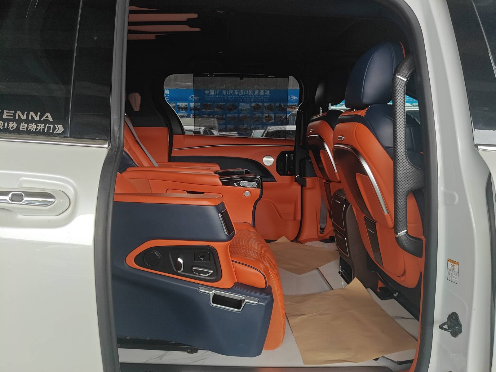 2024 Toyota Sienna — photo 2