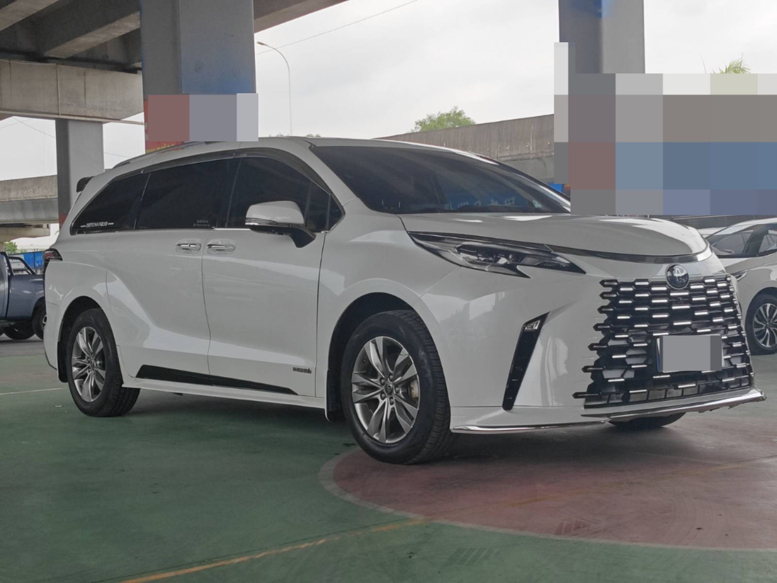 2024 Toyota Sienna — photo 4