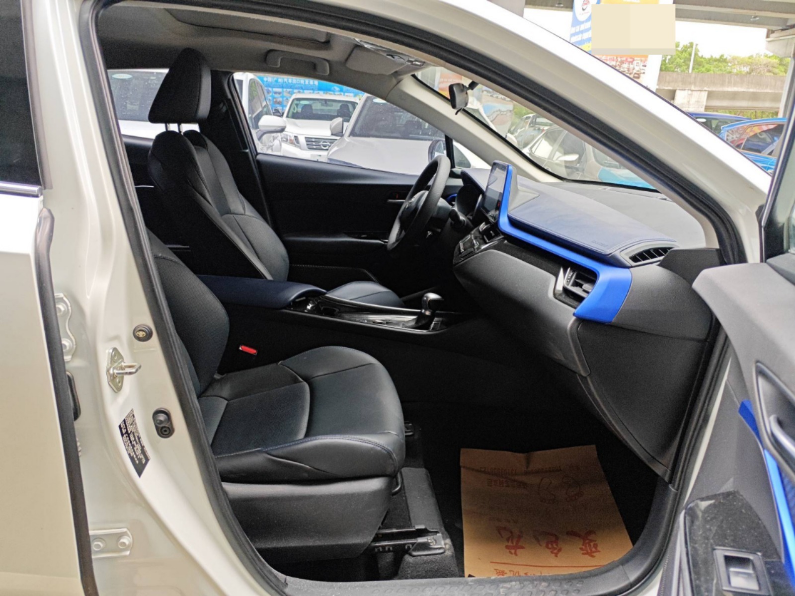 2022 Toyota C-HR — photo 11