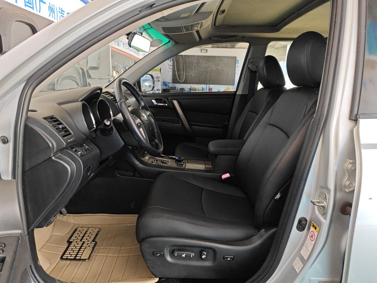 2010 Toyota Highlander — photo 2