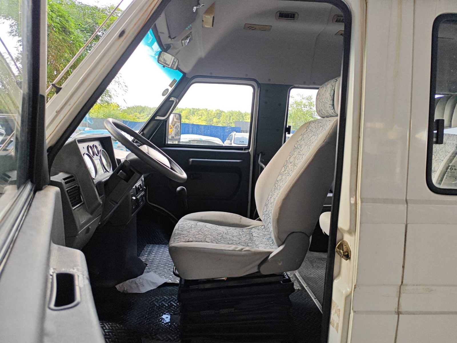 2012 Iveco Daily Minibus 2.8T Diesel — photo 2