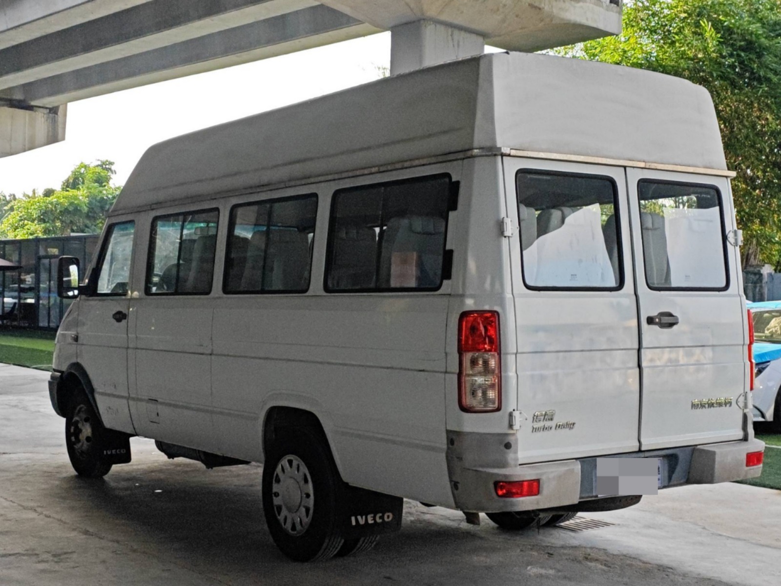 2012 Iveco Daily Minibus 2.8T Diesel — photo 8