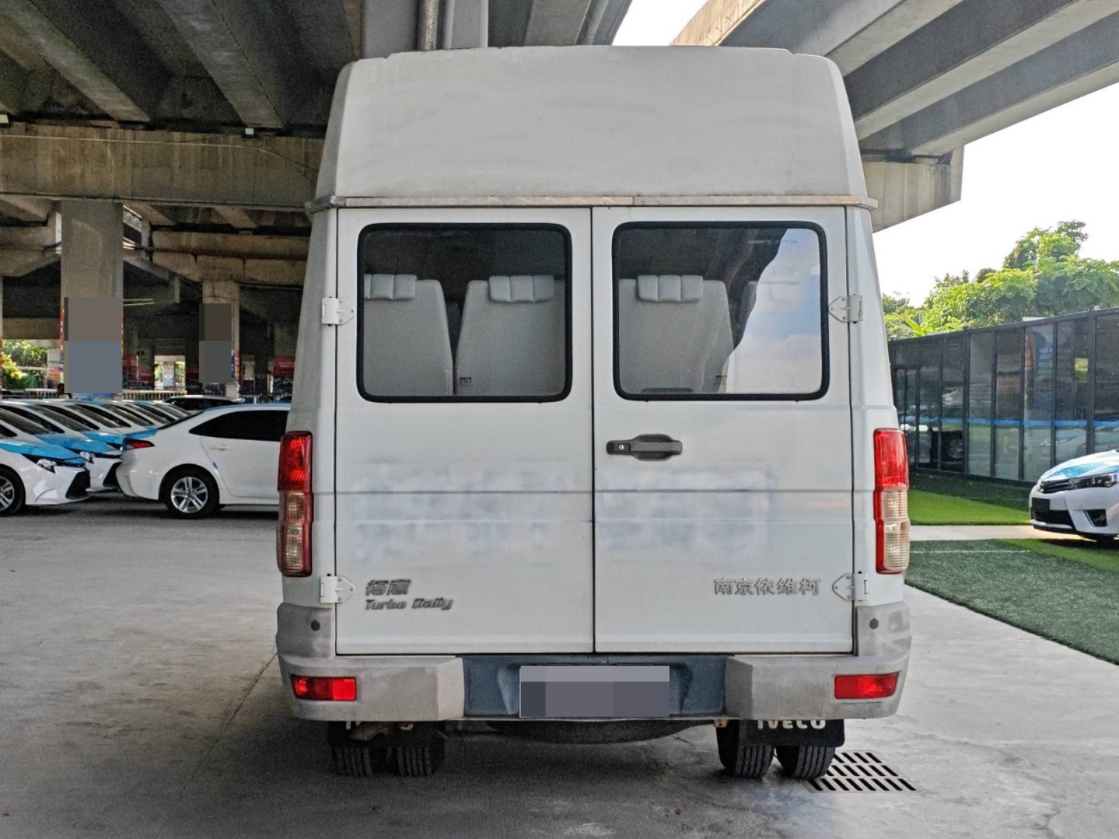 2012 Iveco Daily Minibus 2.8T Diesel — photo 12