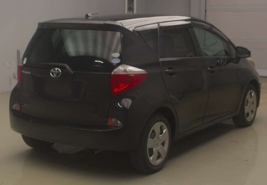 2011 Toyota Ractis G — photo 2