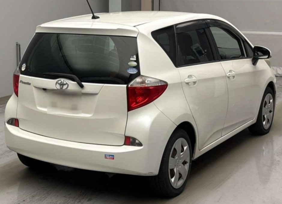 2011 Toyota Ractis Ractis x — photo 3