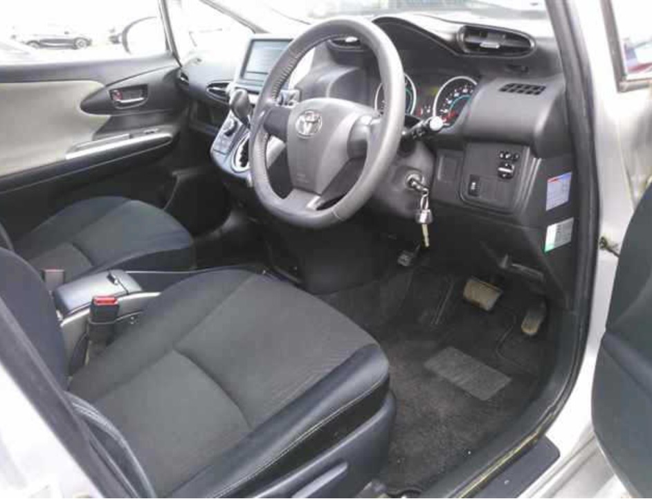 2009 Toyota Wish — photo 6