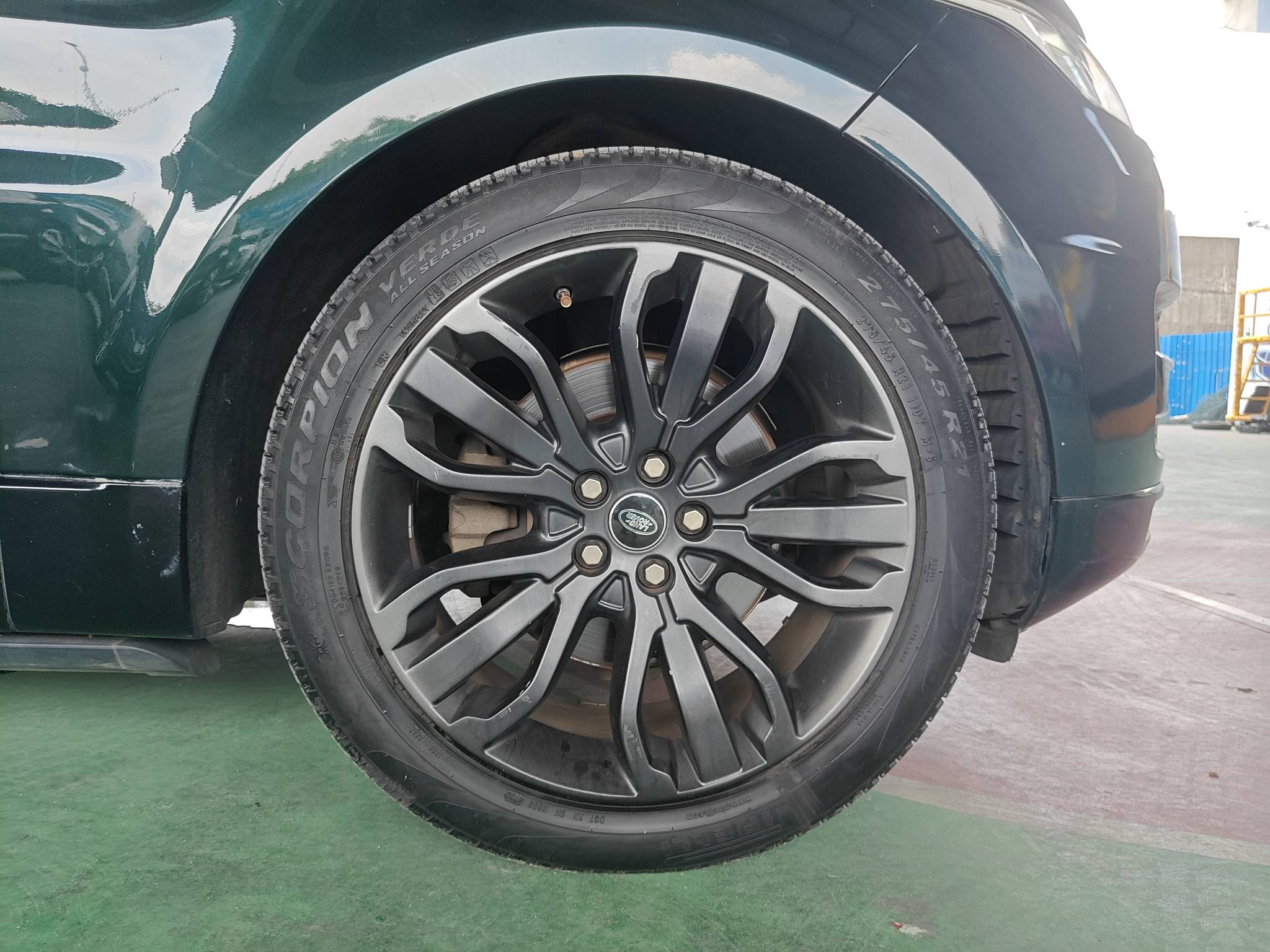 2017 Land Rover Range Rover Sport — photo 2