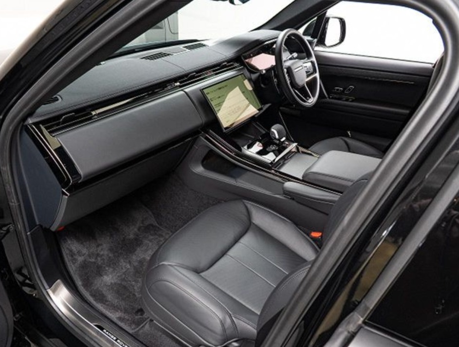 2025 Range Rover (L460) — photo 16