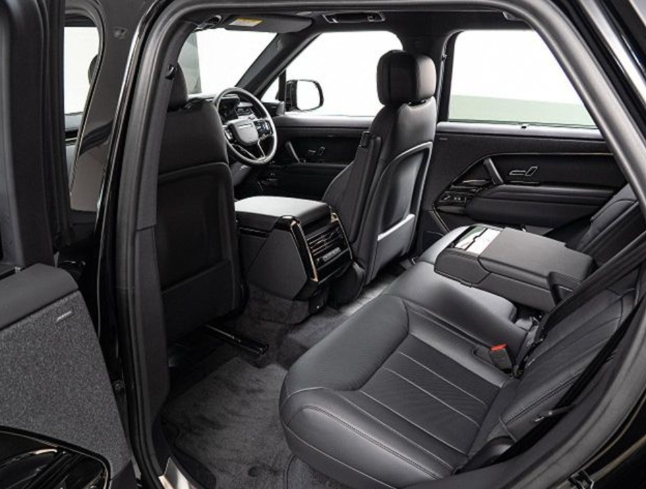 2025 Range Rover (L460) — photo 17