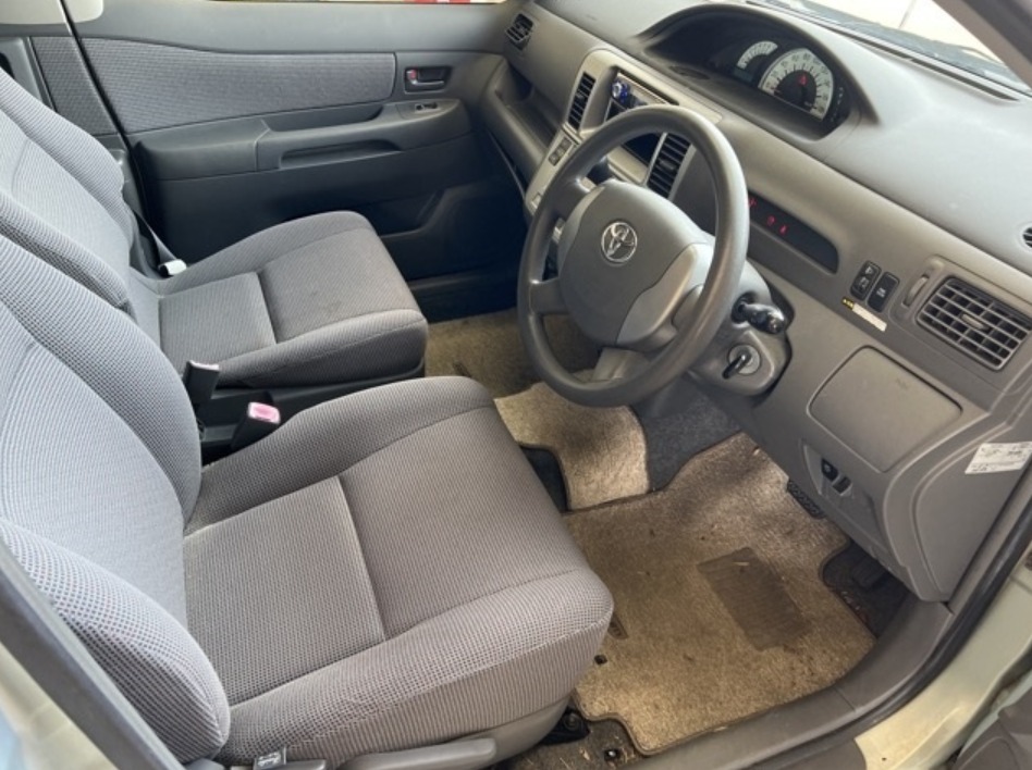 2005 Toyota Raum C Package — photo 5