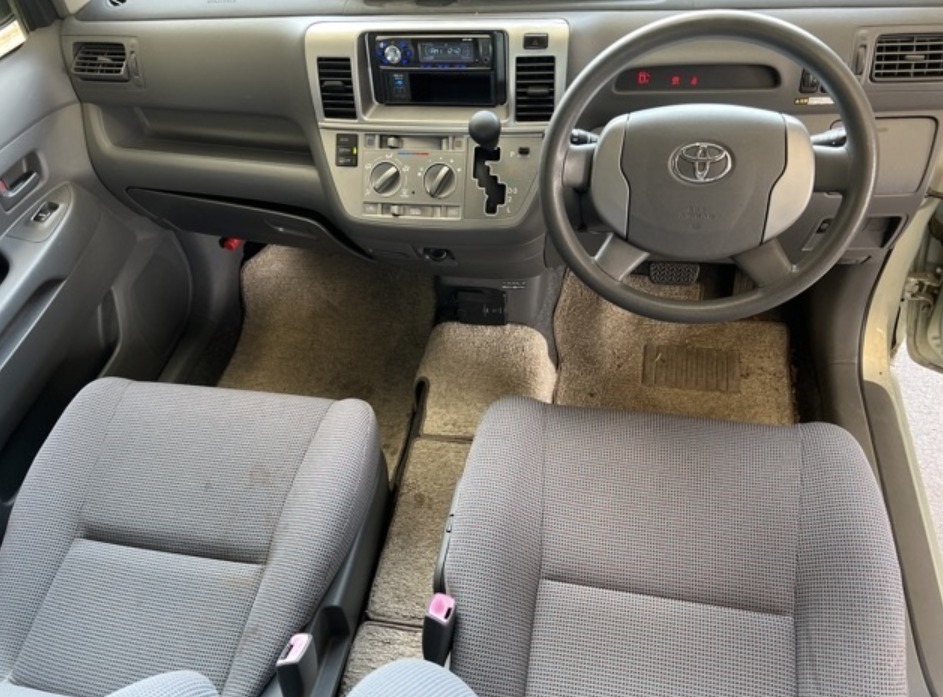 2005 Toyota Raum C Package — photo 6