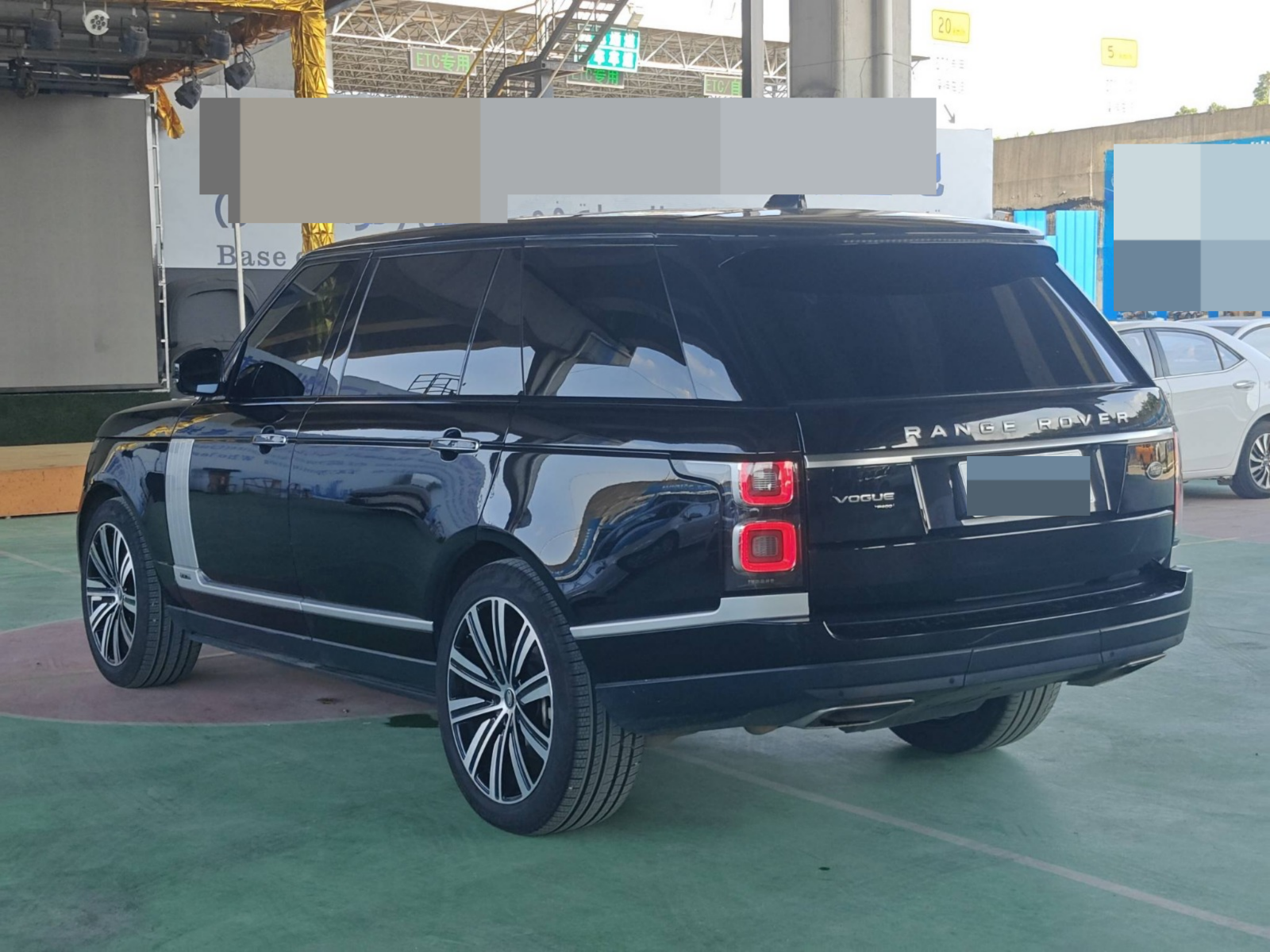 2022 Land Rover Range Rover LWB Autobiography — photo 11