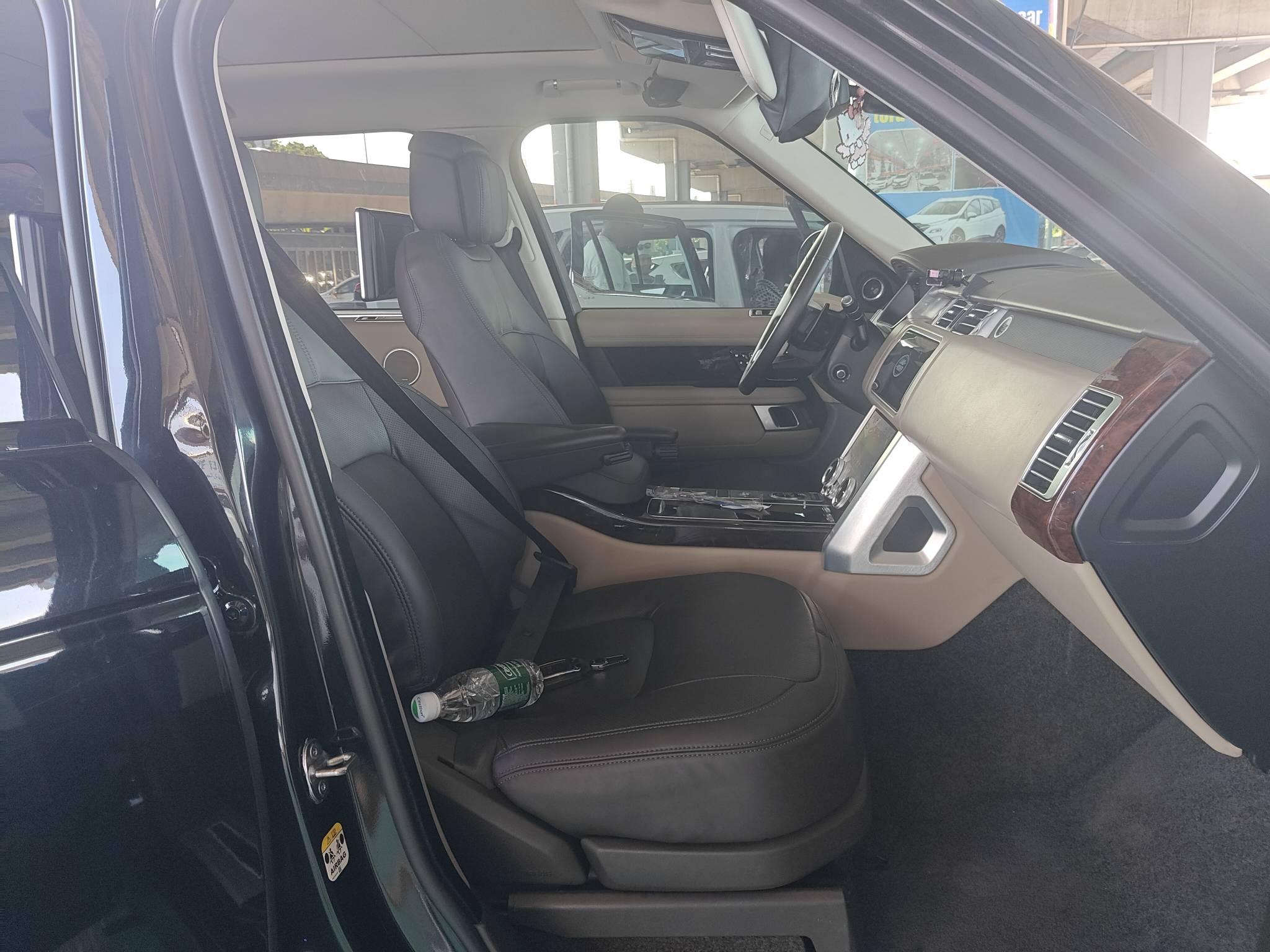 2022 Land Rover Range Rover LWB Autobiography — photo 14