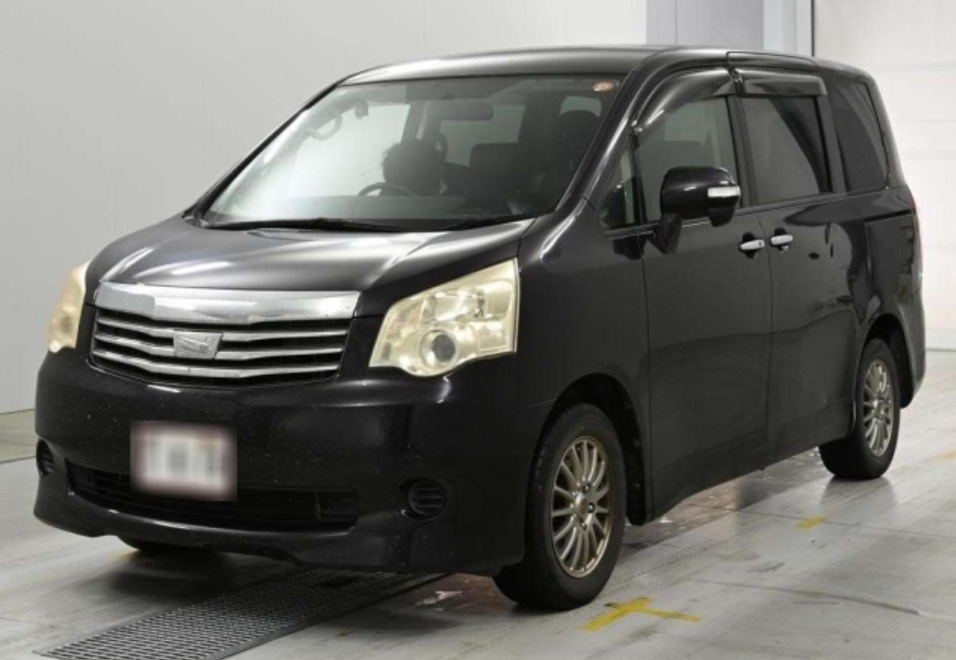 2013 Toyota Noah X Gｴﾃﾞｨｼｮﾝ — photo 2