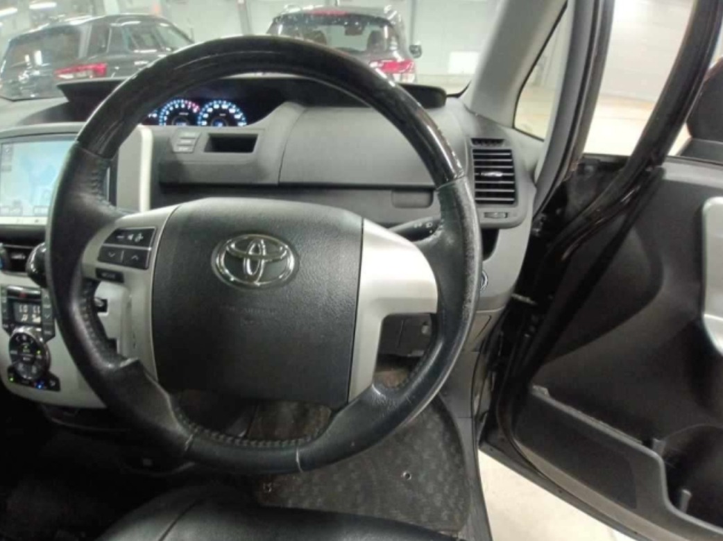 2013 Toyota Noah X Gｴﾃﾞｨｼｮﾝ — photo 6