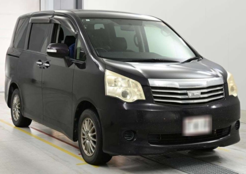 2013 Toyota Noah X Gｴﾃﾞｨｼｮﾝ — photo 10