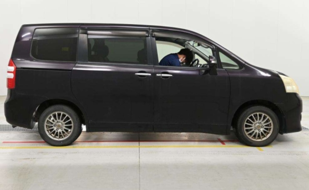 2013 Toyota Noah X Gｴﾃﾞｨｼｮﾝ — photo 11