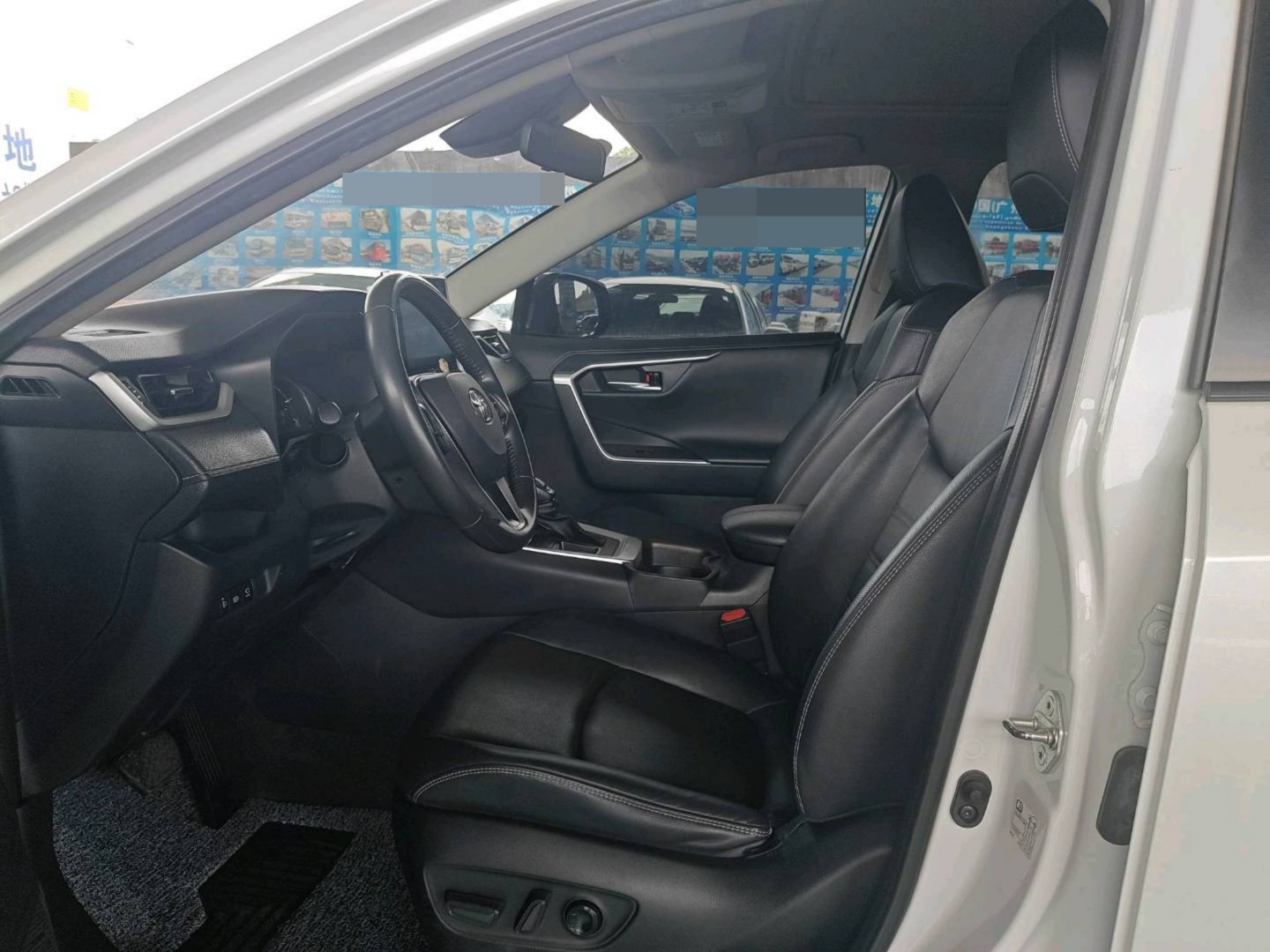 2023 Toyota RAV4 Fashion Edition — photo 5