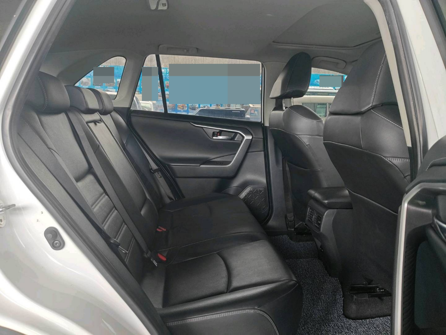 2023 Toyota RAV4 Fashion Edition — photo 6