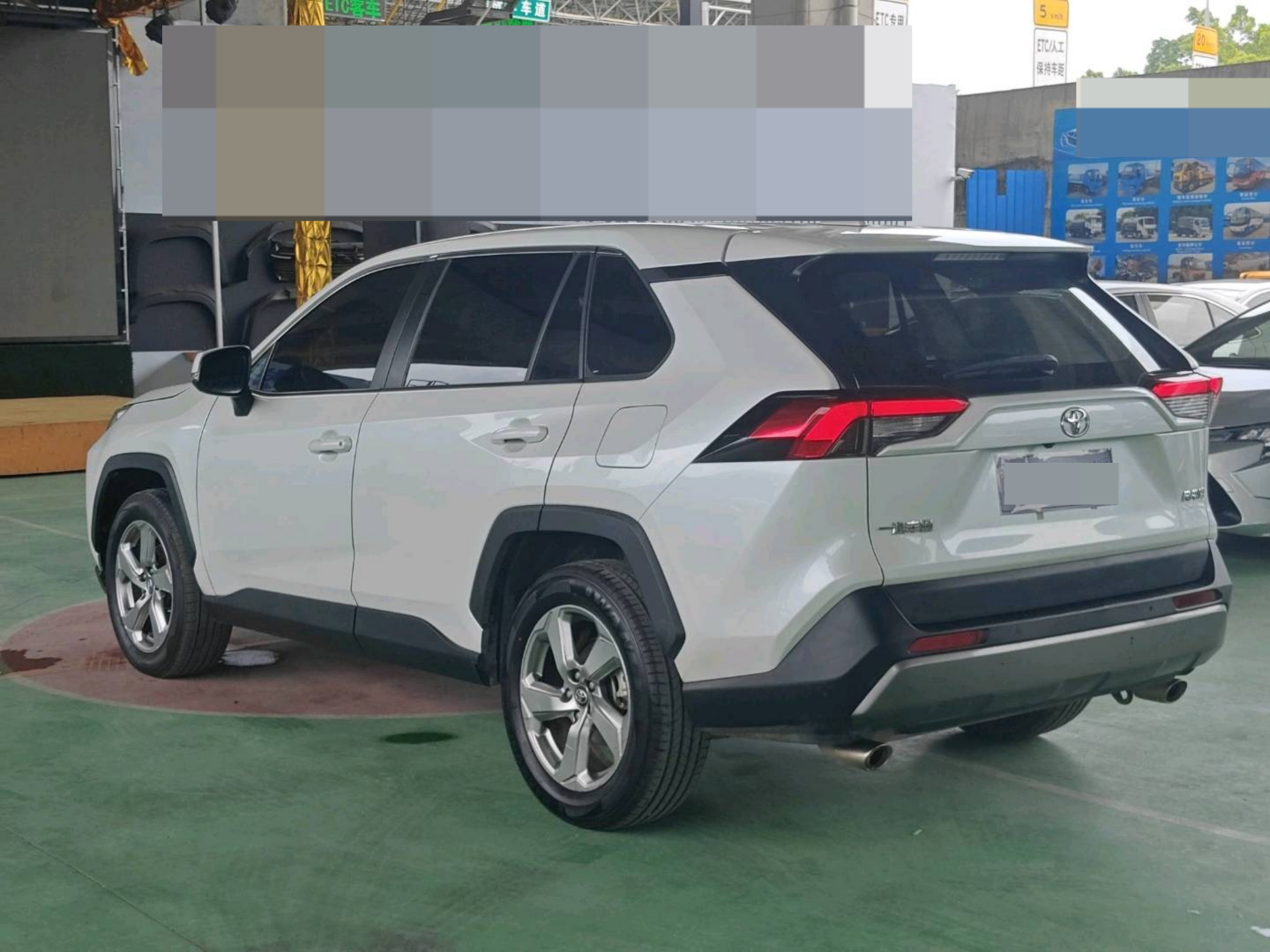 2023 Toyota RAV4 Fashion Edition — photo 9