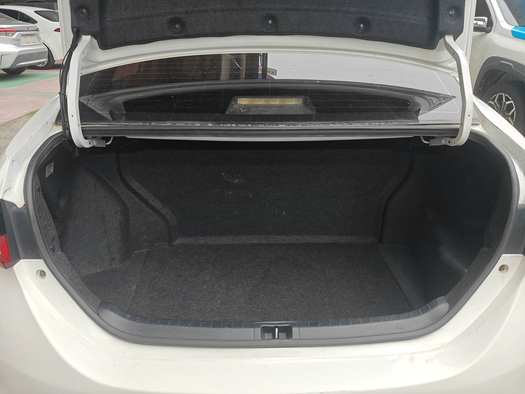 2020 Toyota Corolla Hybrid E+ — photo 3