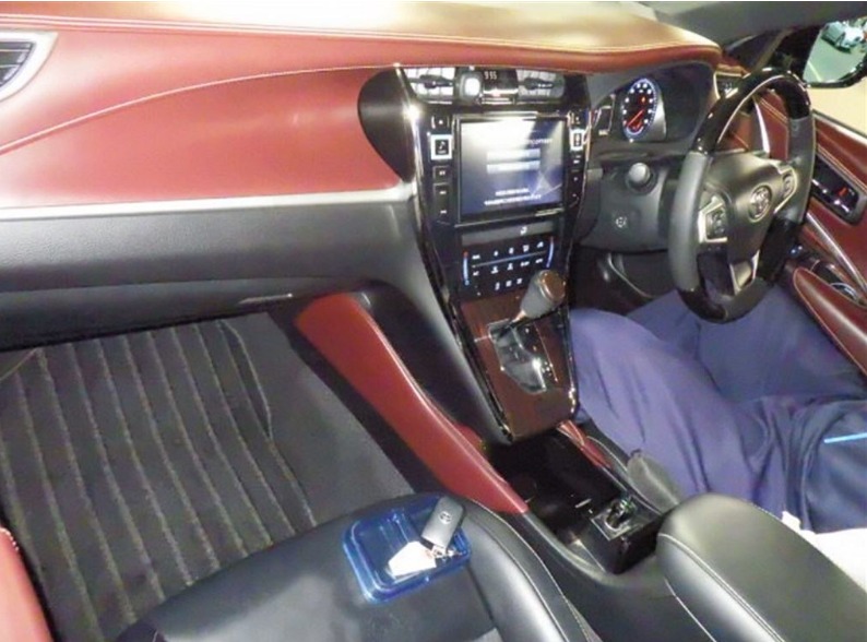 2015 Toyota HARRIER ZSU60W — photo 4