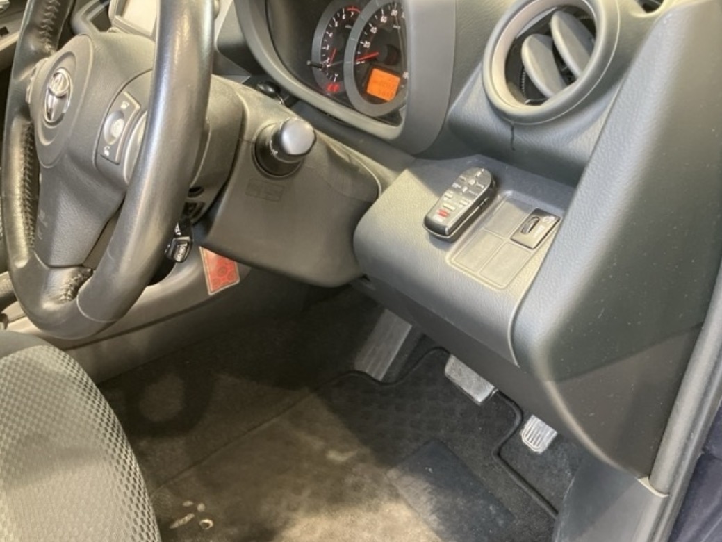 2005 Toyota RAV4 — photo 4