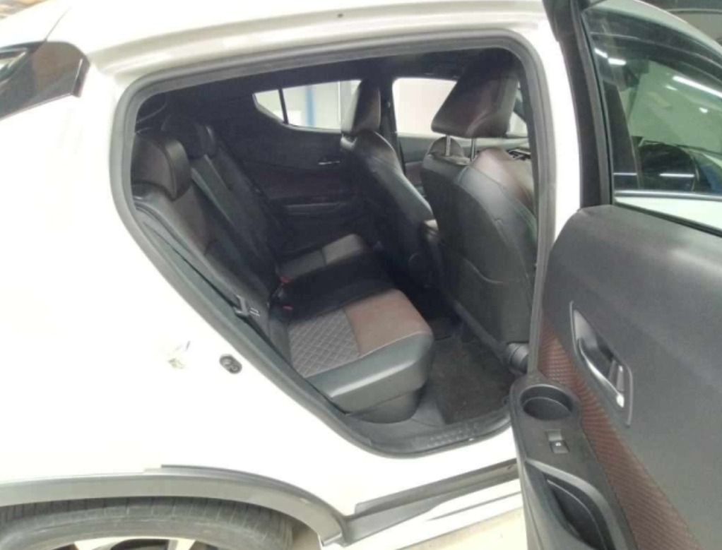 2018 Toyota C-HR G DAA-ZYX10 — photo 3