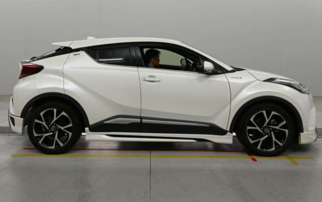 2018 Toyota C-HR G DAA-ZYX10 — photo 9