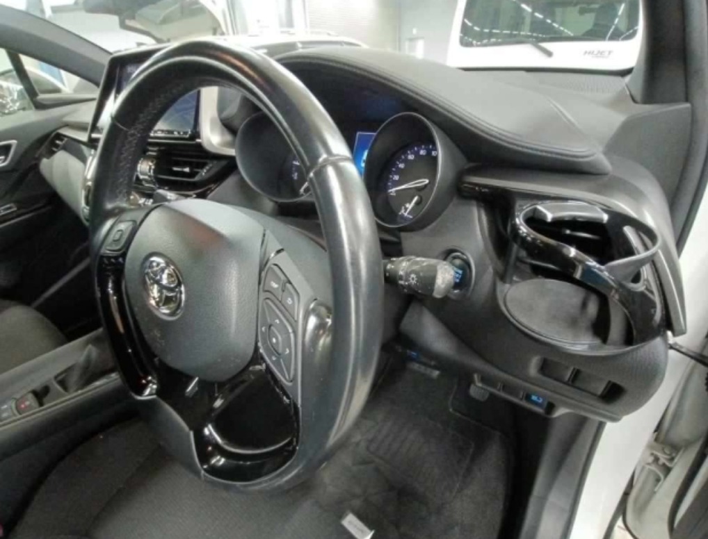 2018 Toyota C-HR S-DBA-NGX10 — photo 5