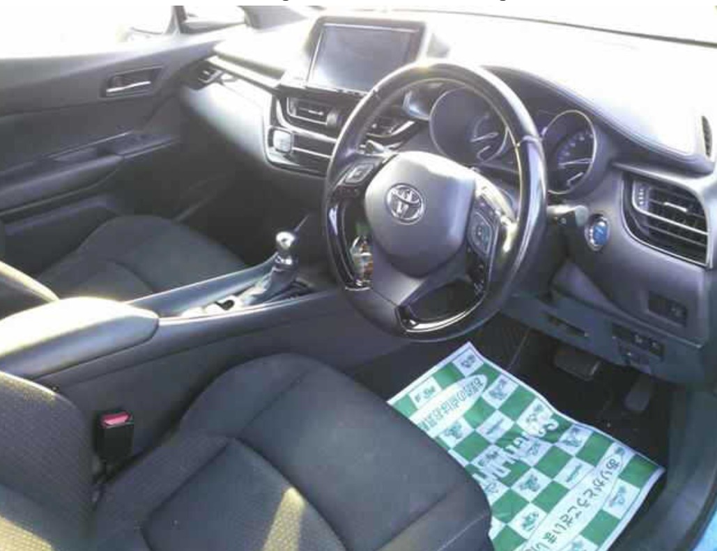 2017 Toyota C-HR ZYX10-2087035 — photo 2