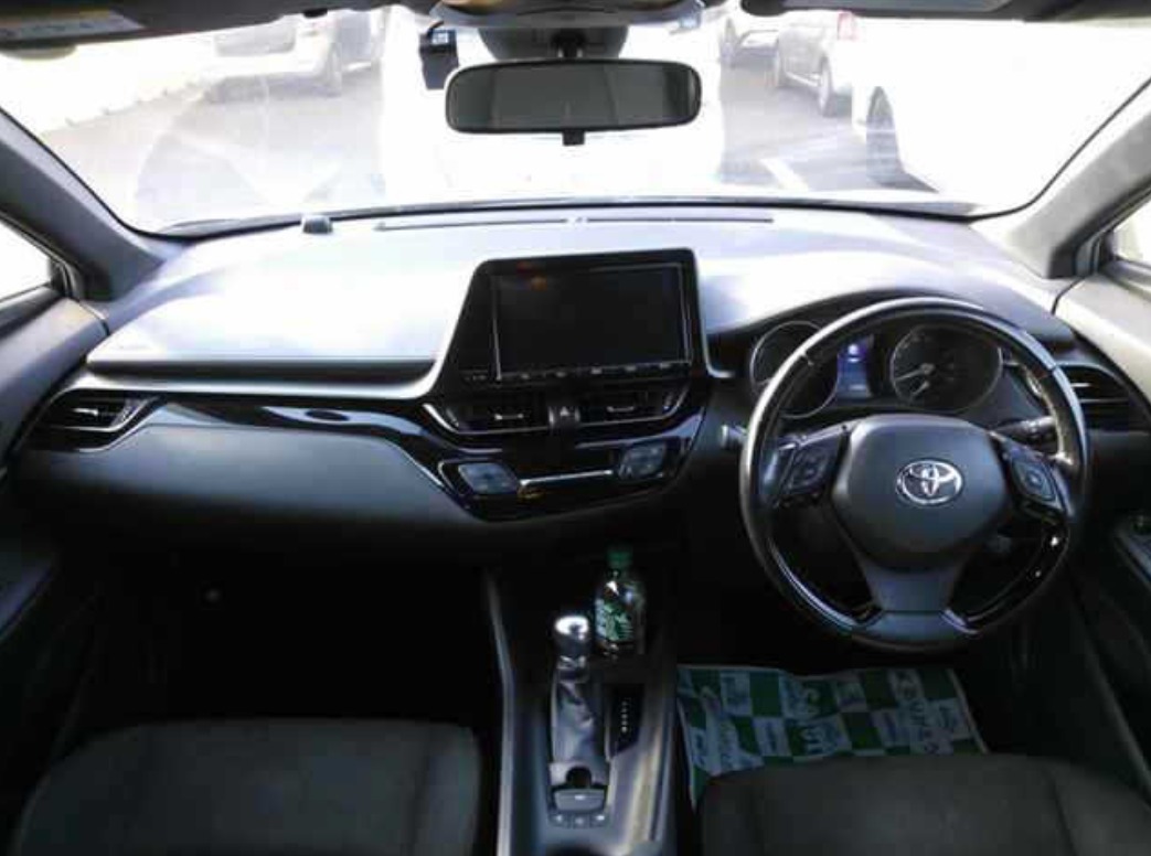 2017 Toyota C-HR ZYX10-2087035 — photo 8