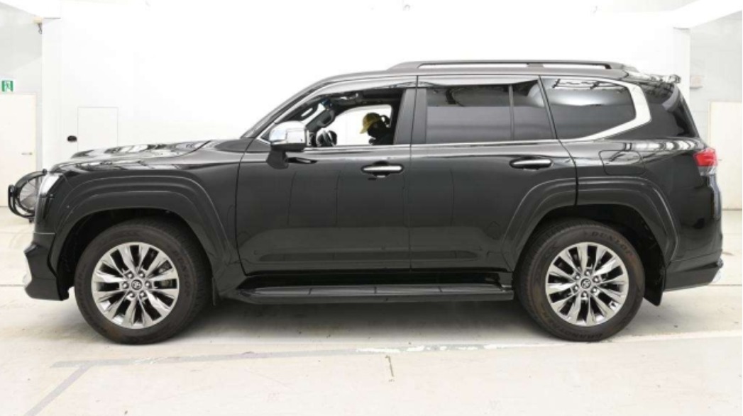 2023 Toyota Land Cruiser Wagon ZX 4WD — photo 11