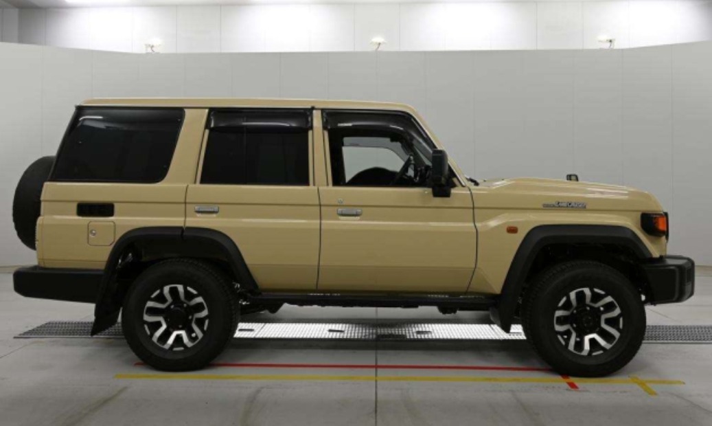 2024 Toyota Land Cruiser Wagon AX 4WD — photo 11