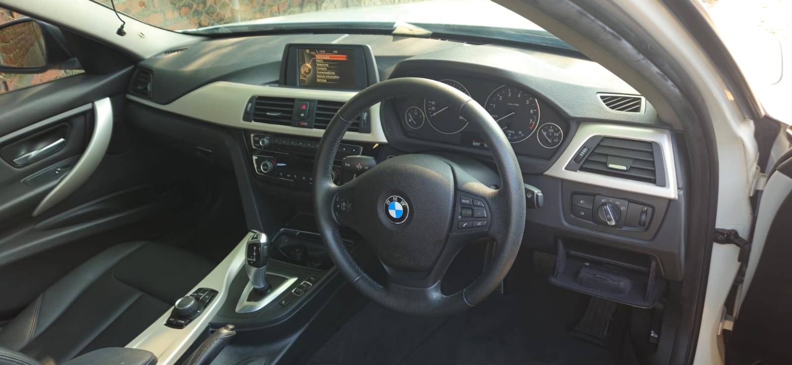2016 BMW 316i — photo 2