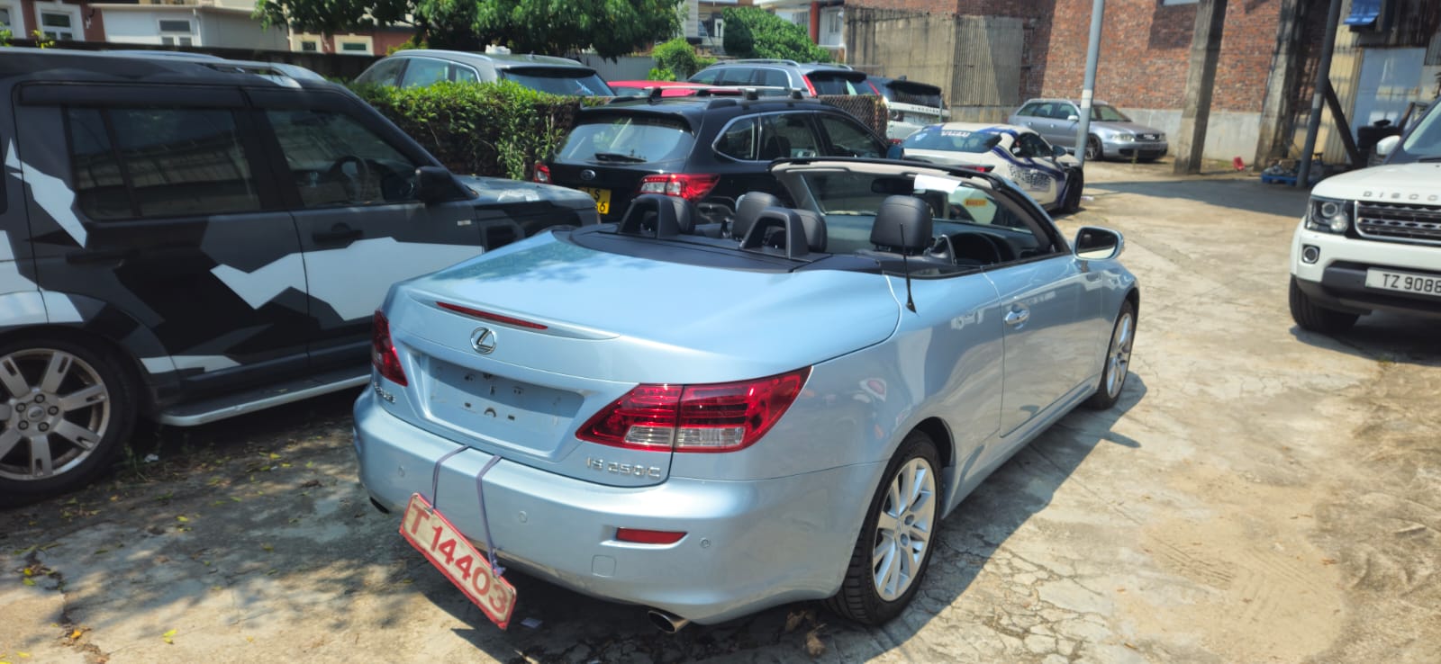 2010 Lexus IS 250C — photo 2