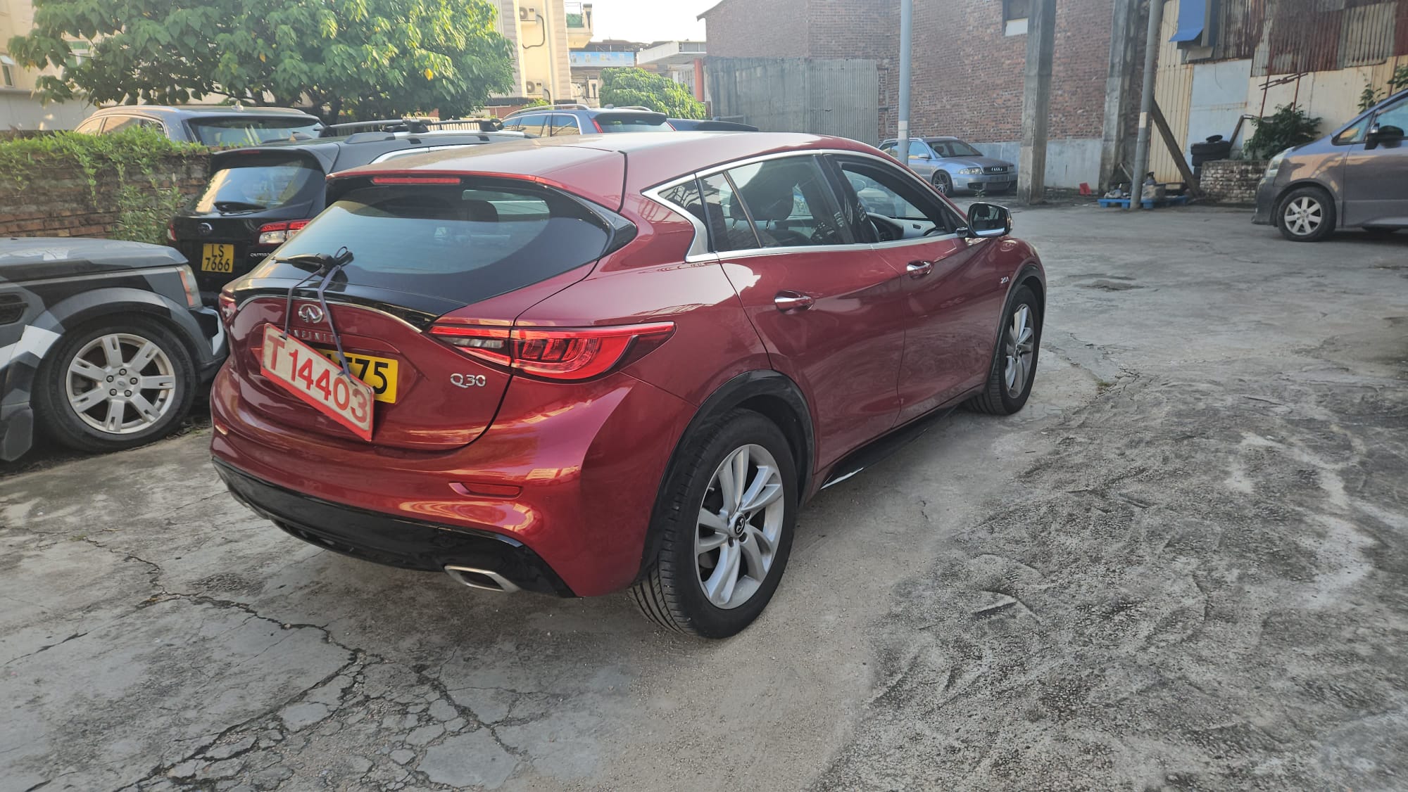 2017 Infiniti Q30 — photo 4