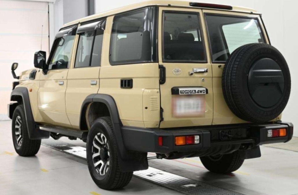 2025 Toyota Land Cruiser Wagon AX 4WD — photo 6