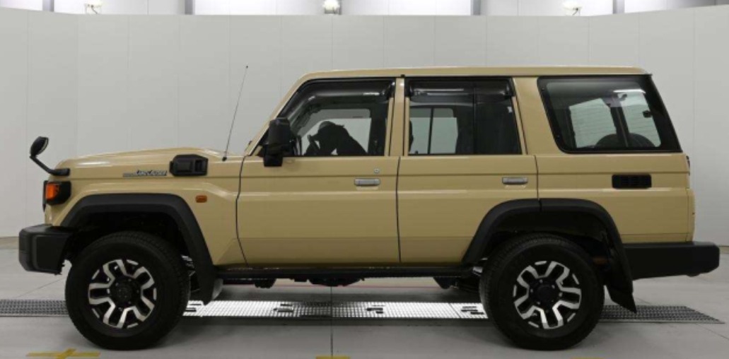 2025 Toyota Land Cruiser Wagon AX 4WD — photo 8
